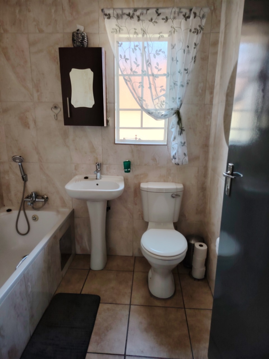 To Let 3 Bedroom Property for Rent in Waterkloof North West